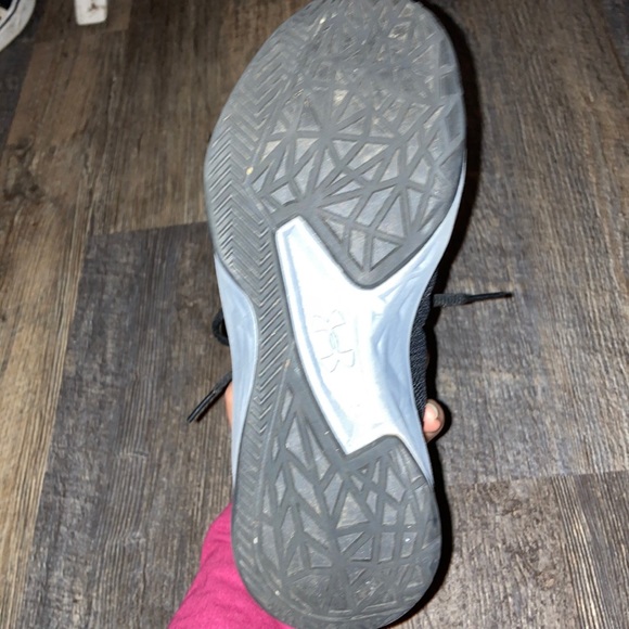 Unisex Under Armour Basketball Shoes. Worn once. - Picture 5 of 5